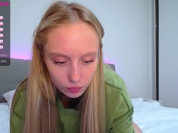 girl
        callme_star cam image #1380425