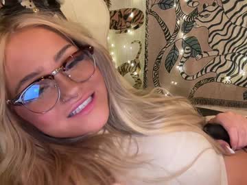 girl
        ari_02 cam image #1594921