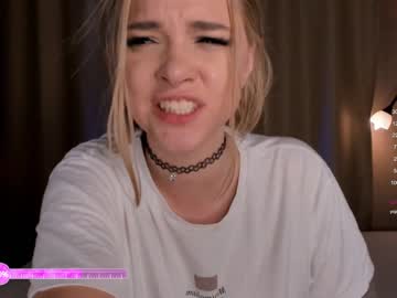 girl
        im_not_shy cam image #2241184