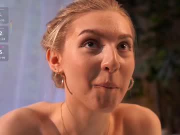 girl
        darlinechapel cam image #4454790