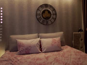 girl
        karrin cam image #2485990