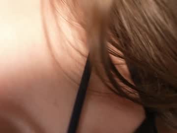girl
        dovia cam image #3263255