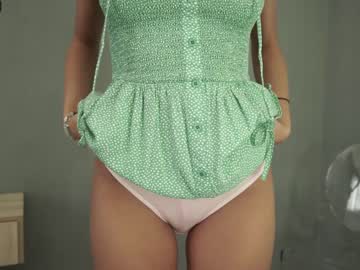 girl
        tessarosse_ cam image #1370307