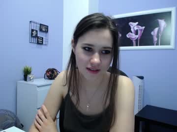 girl
        camille_iam cam image #414025