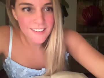 couple
        snowbunnyass cam image #929489