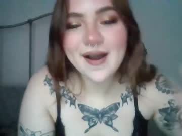 girl
        gothangel88 cam image #1773504