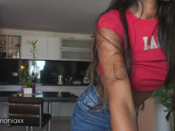 girl
        astrea_1 cam image #3981645