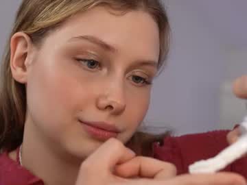 girl
        april_blush cam image #2610479