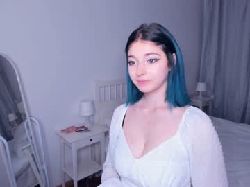 girl
        your_desssert cam image #1633294