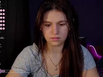 girl
        bellaelya cam image #4406460