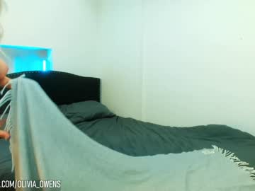 girl
        oliviaowens cam image #1865218