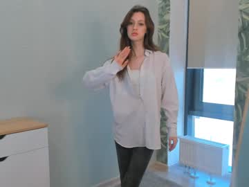 girl
        cwenhardey cam image #3830361