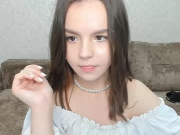girl
        maryperetto cam image #1405608