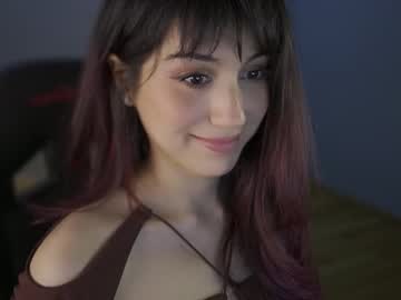 girl
        greeny_mat cam image #4378823
