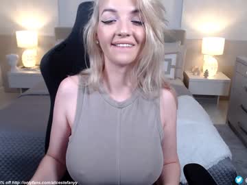 girl
        smileyouarehere cam image #657788
