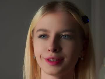 girl
        lunnadew cam image #4527020