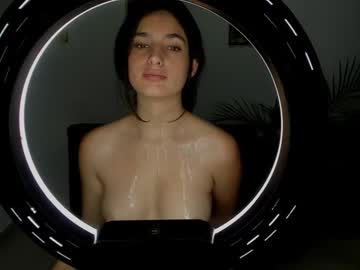 girl
        hollyshit_ cam image #2077896
