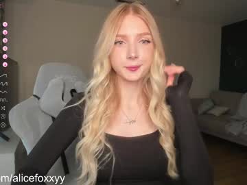 girl
        oh_honey_ cam image #1562479