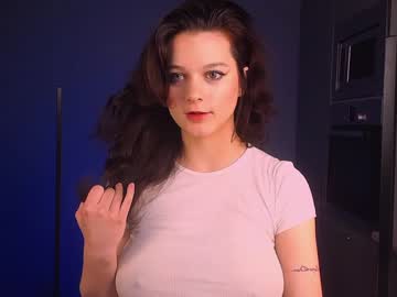 girl
        lorienn cam image #1943988