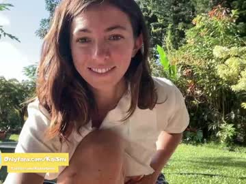 girl
        kaileeshy cam image #1833412