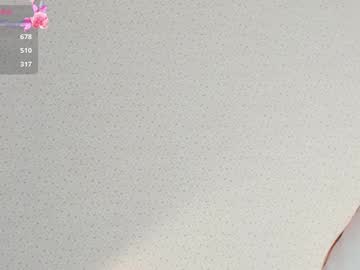 girl
        mia_sea_ cam image #3841397