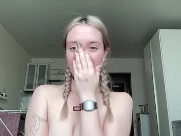 girl
        crrystalluna cam image #1575920