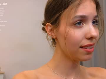 girl
        wanda_robinson cam image #3336202