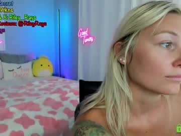 girl
        ryan_n_riley cam image #4401740