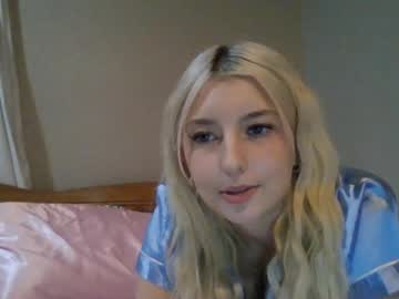 girl
        abbiewhite cam image #4012217