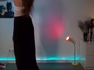 girl
        lettymoa cam image #1010202