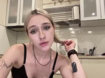 girl
        crrystalluna cam image #1579679