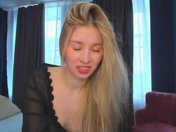 girl
        milablush cam image #1768352