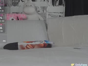 girl
        yogendub cam image #3509762