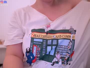 girl
        serareads cam image #4254710