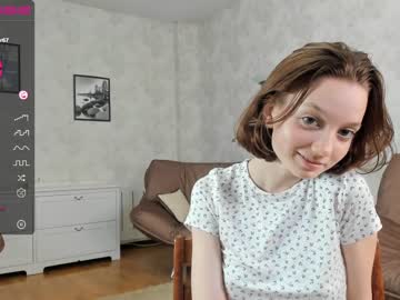 girl
        constancefyr cam image #1392773
