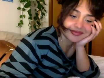 girl
        arletnoa cam image #2066843