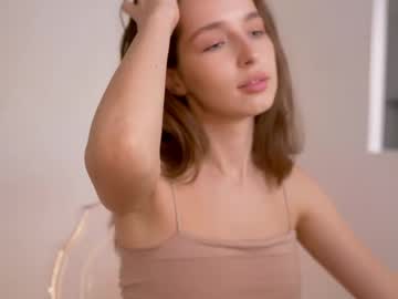 girl
        silent_chill cam image #4593070