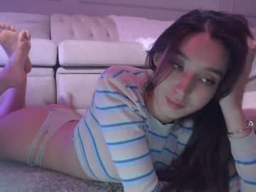 girl
        sarasuo cam image #1624947