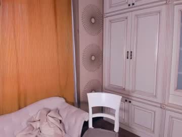 girl
        happiness_call cam image #801199
