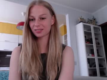 girl
        magic_couple13 cam image #1089552