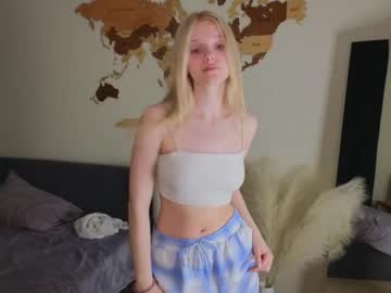 girl
        wildadearborn cam image #4129110