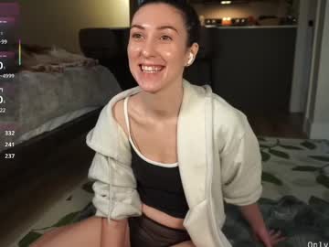girl
        remibliss cam image #4116037