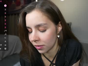 girl
        monika_youthfull cam image #3689846