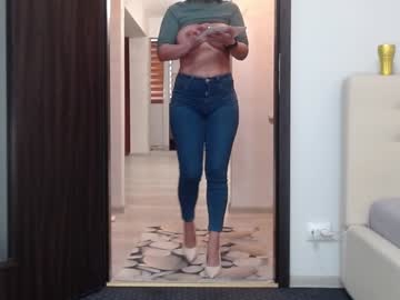 girl
        carmela_fox cam image #3506553