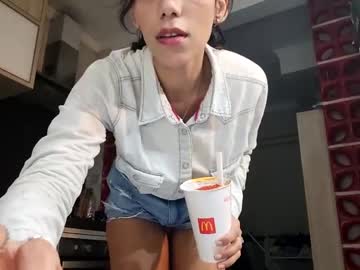 girl
        yourbonie cam image #726401