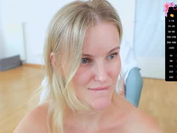 girl
        curlylolly cam image #3017959