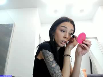 girl
        hotfallingdevil cam image #2432748