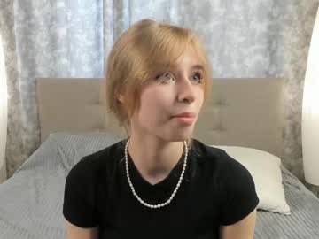 girl
        queeniedonnay cam image #2911403