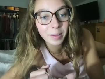 girl
        mommamia12 cam image #1578090