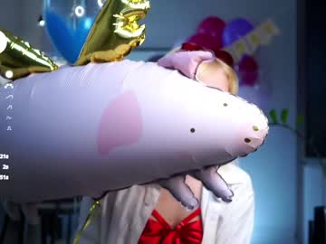 girl
        taitehambelton cam image #4318335